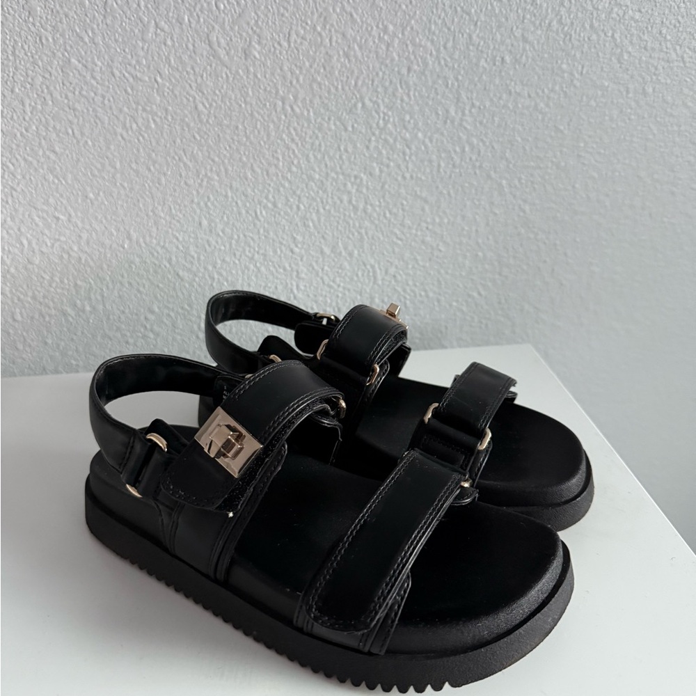 Women Black Sandals 

‼️SOLD‼️ DO NOT BUY!!! ‼️‼️